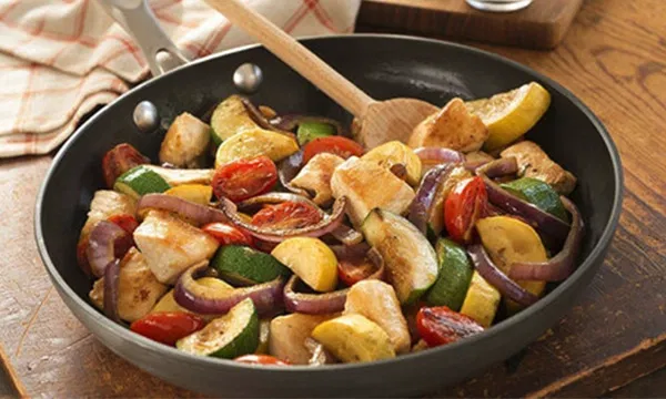 Easy Chicken Skillet One Dish Dinner